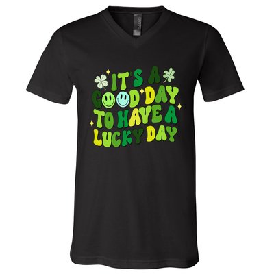 Green Retro Groovy St Patricks Day Party funny V-Neck T-Shirt