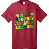 Green Retro Groovy St Patricks Day Party T-Shirt