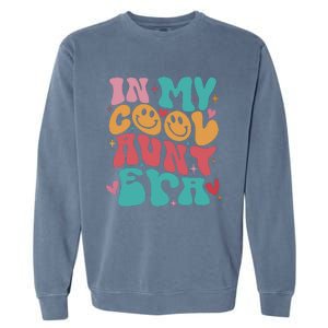 Groovy Retro In My Cool Aunt Era Cool Gifts For Auntie Garment-Dyed Sweatshirt