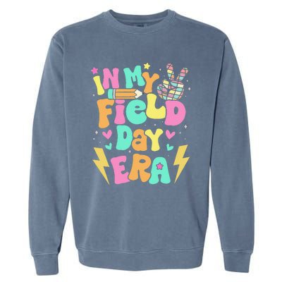 Groovy Retro In My Field Day Era Fun Day Field Trip School Garment-Dyed Sweatshirt