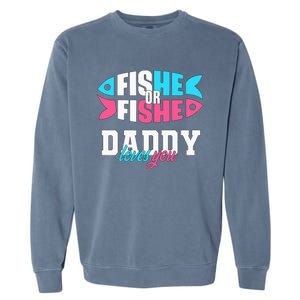 Gender Reveal ideas fishe or fishe Daddy loves you Fishing Garment-Dyed Sweatshirt