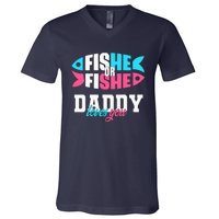 Gender Reveal ideas fishe or fishe Daddy loves you Fishing V-Neck T-Shirt