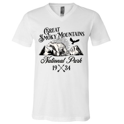 Great Smoky Mountains National Park Tennessee Bear Outdoors Gift V-Neck T-Shirt