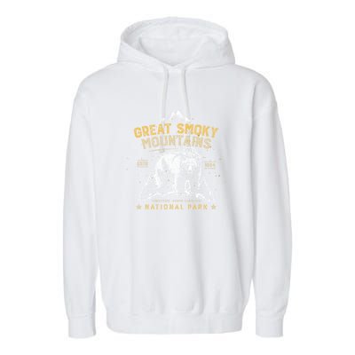 Great Smoky Mountains Cool Gift National Park Bear Vintage Cool Gift Garment-Dyed Fleece Hoodie