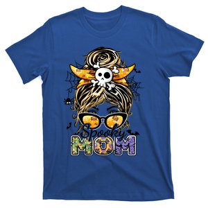 Groovy Spooky Mom Messy Bun Witch Mom Halloween Cool Gift T-Shirt