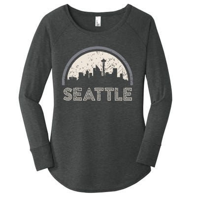 Grunge Seattle Skyline Distressed Look Design Women's Perfect Tri Tunic Long Sleeve Shirt