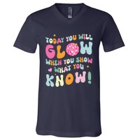 Groovy Show What You Know Test Testing Day Teacher Student V-Neck T-Shirt