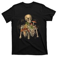 Goblincore Skeleton With Mushrooms Foraging Mycologist Fungi T-Shirt