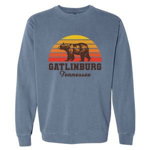 Gatlinburg Tennessee Great Smoky Mountains Bear Retro Sunset Gift Garment-Dyed Sweatshirt