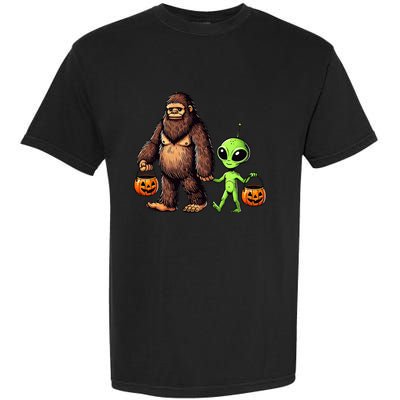 Halloween Bigfoot Alien Bigfoot Lover Halloween Garment-Dyed Heavyweight T-Shirt