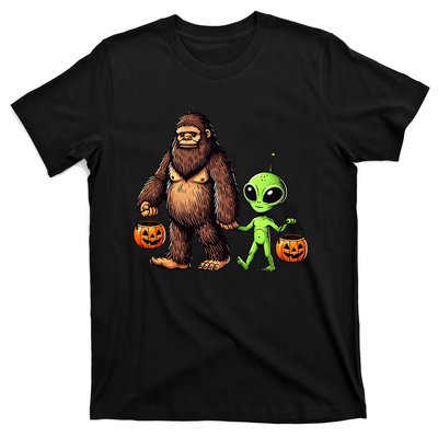 Halloween Bigfoot Alien Bigfoot Lover Halloween T-Shirt