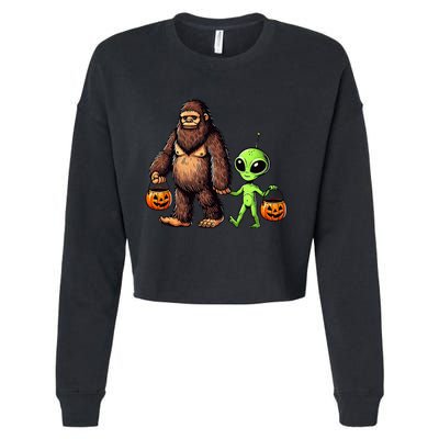 Halloween Bigfoot Alien Bigfoot Lover Halloween Cropped Pullover Crew