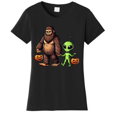 Halloween Bigfoot Alien Bigfoot Lover Halloween Women's T-Shirt