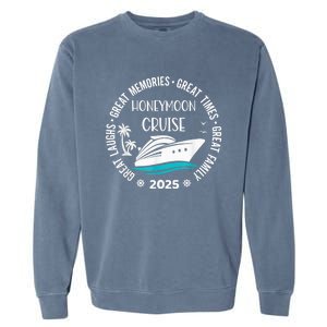 Honeymoon Cruise 2025 Just Married Matching Couple Vacation Garment-Dyed Sweatshirt