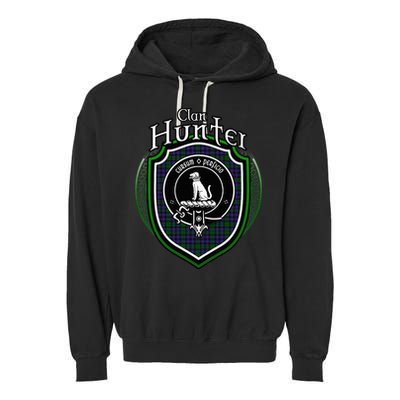 Hunter Clan Crest Scottish Clan Hunter Family Crest Badge Garment-Dyed Fleece Hoodie