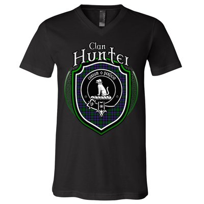Hunter Clan Crest Scottish Clan Hunter Family Crest Badge V-Neck T-Shirt