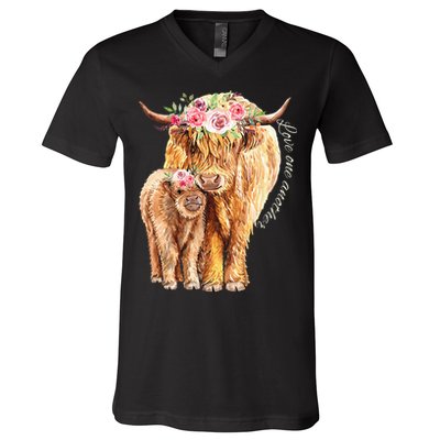 Highland Cattle Lover Cow Calf Farm Love One Another Cute V-Neck T-Shirt