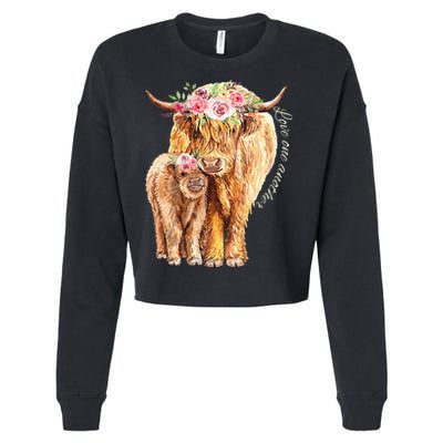 Highland Cattle Lover Cow Calf Farm Love One Another Cute Cropped Pullover Crew