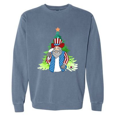 Here Comes Santa Clauspatriotic Kris Kringle Christmas Tree Great Gift Garment-Dyed Sweatshirt