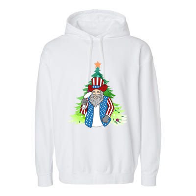 Here Comes Santa Clauspatriotic Kris Kringle Christmas Tree Great Gift Garment-Dyed Fleece Hoodie