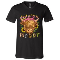 Highland Cow Scottish Highland Cow V-Neck T-Shirt