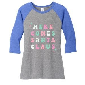 Here Comes Santa Claus Retro Merry Christmas Xmas Meaningful Gift Women's Tri-Blend 3/4-Sleeve Raglan Shirt