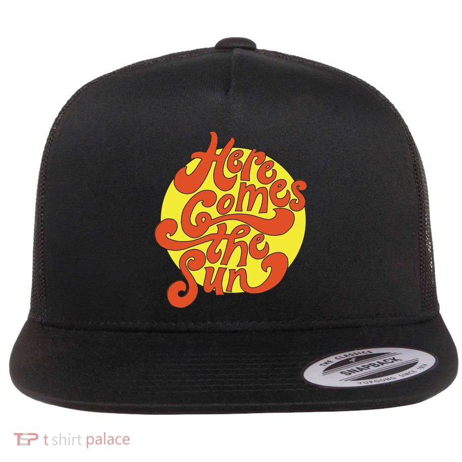 Here Comes The Sun Summer Beach Retro Flatbill Hat