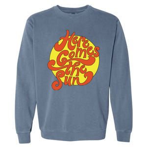 Here Comes The Sun Summer Beach Retro Garment-Dyed Sweatshirt