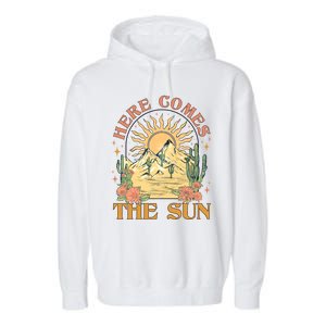 Here Comes The Sun Summer Vibes Summertime Vacation Funny Gift Garment-Dyed Fleece Hoodie