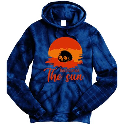 Here Comes The Sun Spooky Skull Vintage Halloween Tie Dye Hoodie