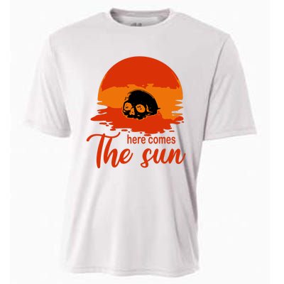 Here Comes The Sun Spooky Skull Vintage Halloween Cooling Performance Crew T-Shirt