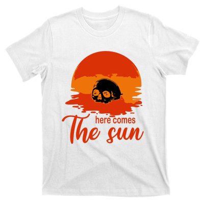 Here Comes The Sun Spooky Skull Vintage Halloween T-Shirt