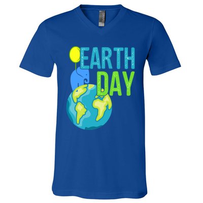 Happy Earth Day Great Vintage Earth Day Elephant Cute Gift V-Neck T-Shirt