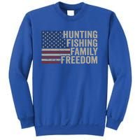 Hunting Fishing Family And Freedom / Usa Flag Fisher Hunter Gift Sweatshirt