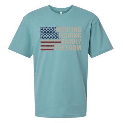 Hunting Fishing Family And Freedom / Usa Flag Fisher Hunter Gift Sueded Cloud Jersey T-Shirt