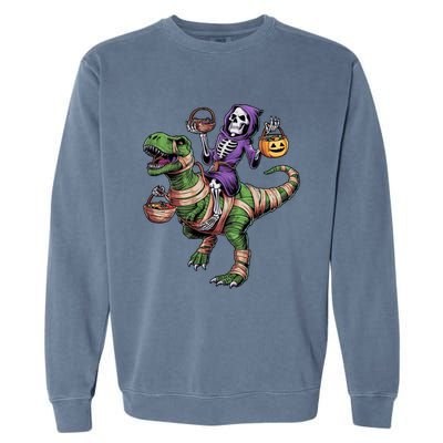 Halloween Funny Skeleton Riding Mummy Dinosaur Trex Great Gift Garment-Dyed Sweatshirt