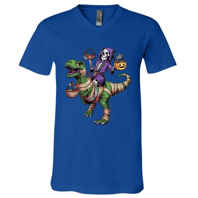 Halloween Funny Skeleton Riding Mummy Dinosaur Trex Great Gift V-Neck T-Shirt