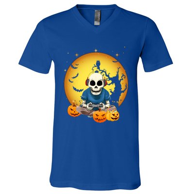 Halloween Gift Gamer Gaming Skeleton Gift Cool Gift V-Neck T-Shirt