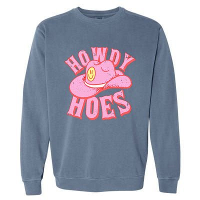 Howdy Hoes Pink Retro Funny Cowboy Cowgirl Western Garment-Dyed Sweatshirt