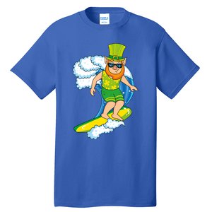 Hawaiian Leprechaun St Patricks Day Surfing Leprechaun Cute Gift Tall T-Shirt