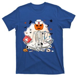 Halloween Nurse Skeleton Pumpkin Spooky Nurse Gift T-Shirt