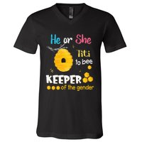 He or She Titi To Bee Keeper of The Gender Reveal V-Neck T-Shirt