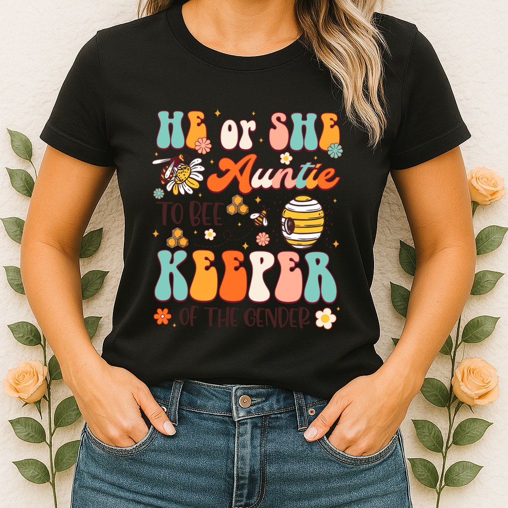 He Or She Auntie To Bee Keeper Of The Gender Reveal Groovy Womens T-Shirt