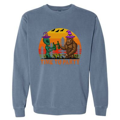 Halloween Party Gifts Bigfoot Alien Witchcraft Garment-Dyed Sweatshirt