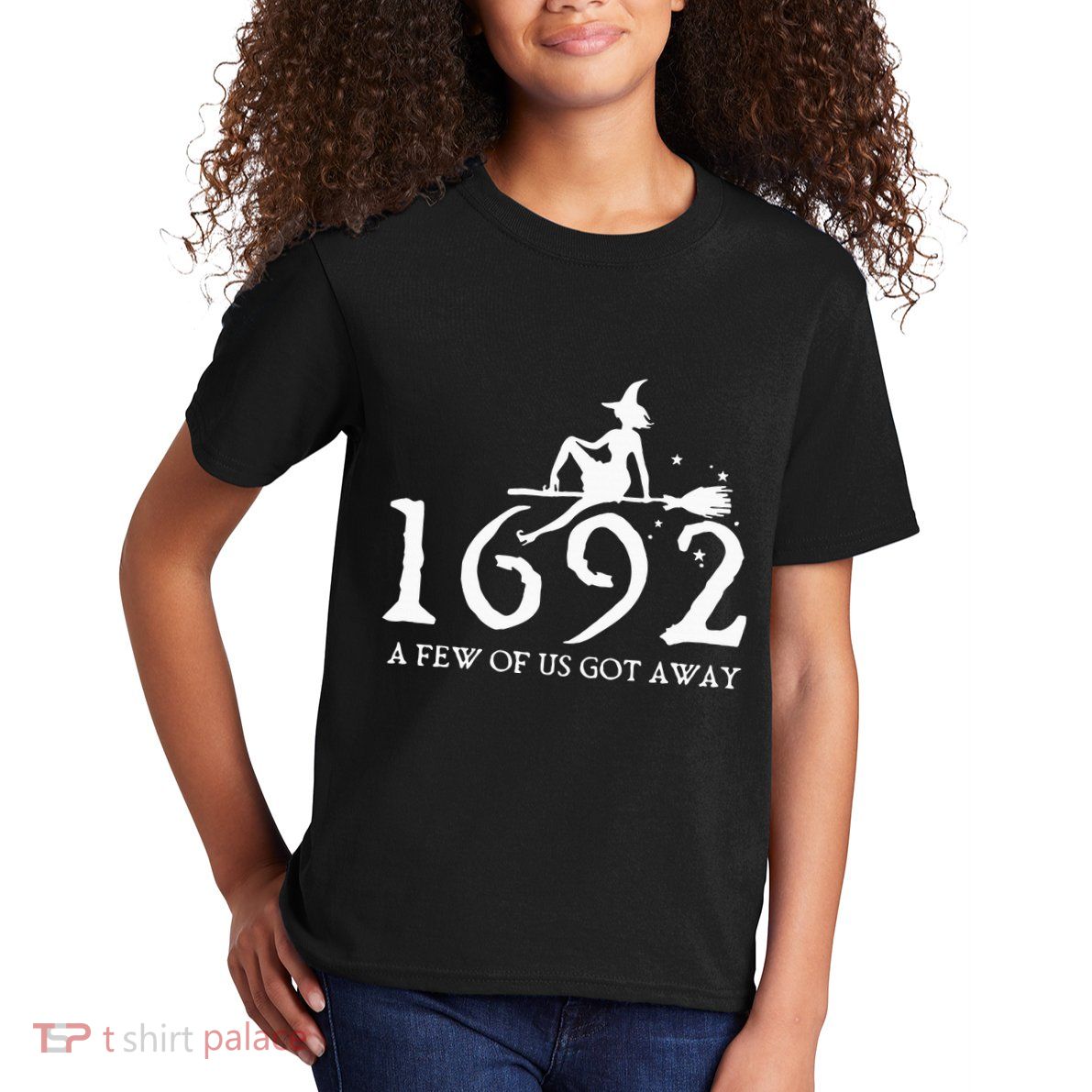 Halloween Retro Salem Witch 1692 A Few Of Us Got Away Kids T-Shirt