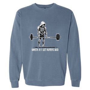 Halloween Skeleton Deadlift Team Healthy Gym Squard Party Garment-Dyed Sweatshirt