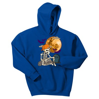 Halloween Skeleton Gamer Playing Video Games In Graveyard Gift Kids Hoodie