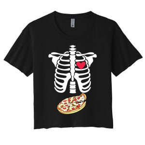 Halloween Skeleton Pregnancy Pizza Xray Dad To Be Women's Crop Top Tee