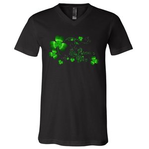 Happy St Saint Patrick's Day Green Cool Irish Shamrock V-Neck T-Shirt