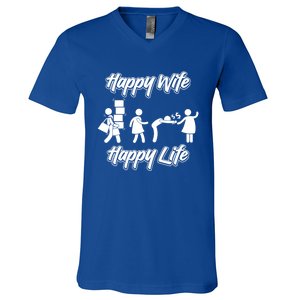 Happy Wife Happy Life – Wife Joke Funny Anniversary Wife Pun Cute Gift V-Neck T-Shirt